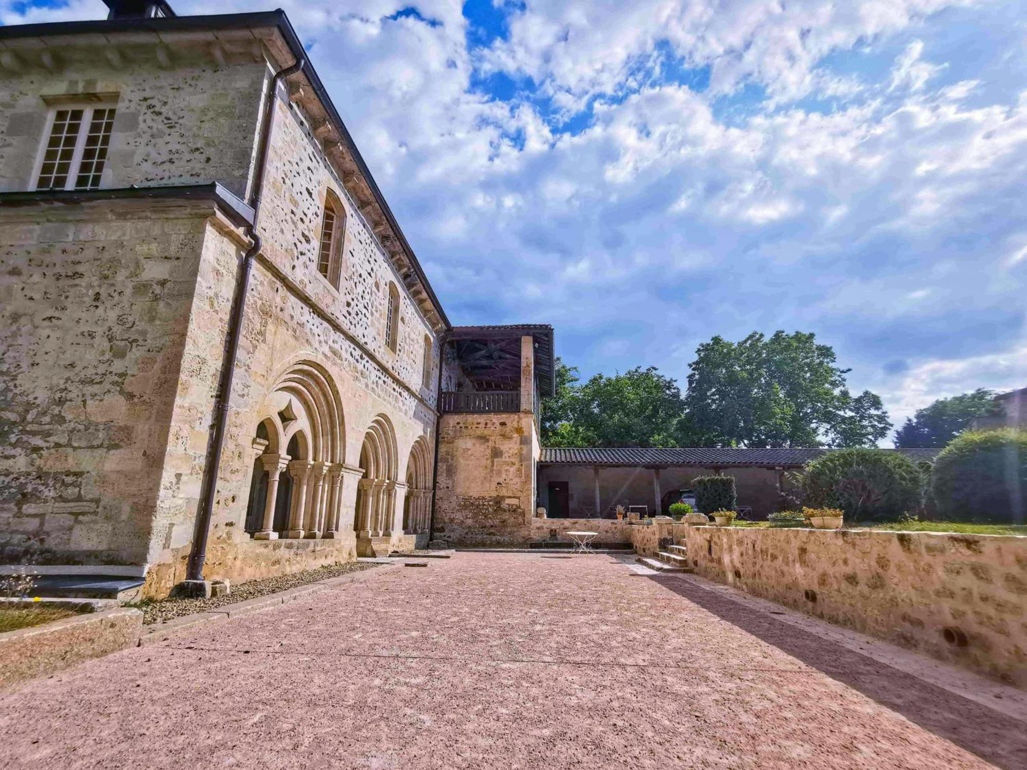 Abbaye Saint Gilbert Bed & Breakfast Bagian luar foto